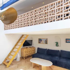 https://appartement-port-cassis-village-6p.fr-provencehotel.com
